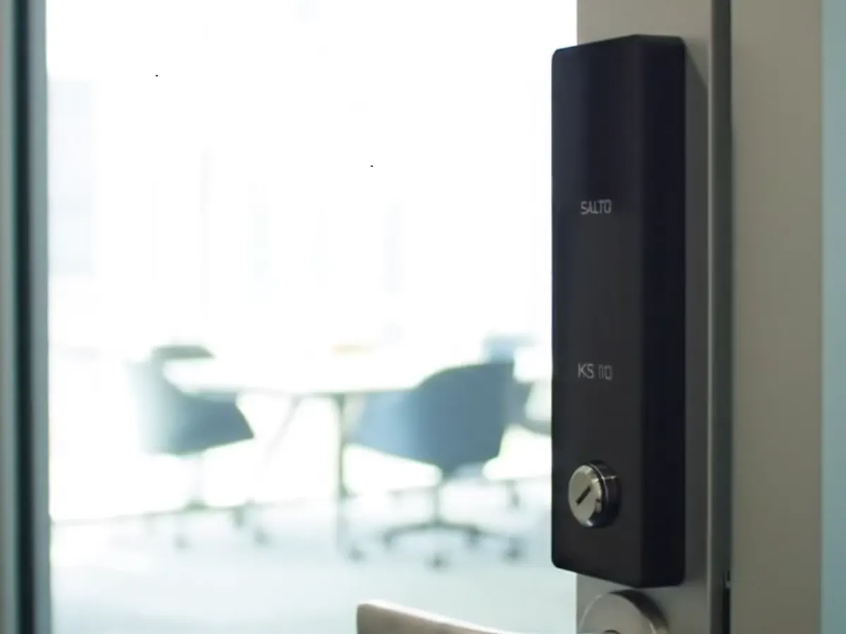 SALTO KS mobile credential being used at a commercial door